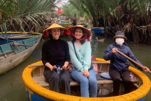 Hoi An : Atelier de fabrication de lanternes et cours de cuisine avec un bateau en noix de coco