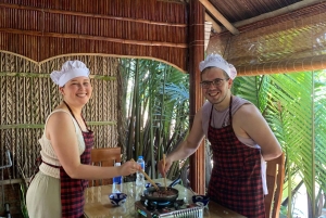 Hoi An : Atelier de fabrication de lanternes et cours de cuisine avec un bateau en noix de coco