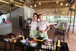 Hoi An: Local Cooking Class with Market Trip and Boat Ride