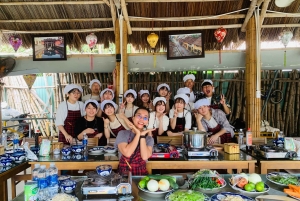 Хойан: местный рынок, водная прогулка на лодке-корзине и кулинарный мастер-класс