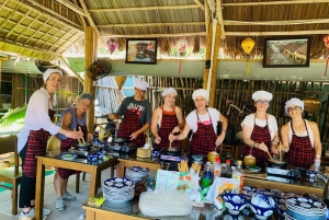 Хойан: местный рынок, водная прогулка на лодке-корзине и кулинарный мастер-класс