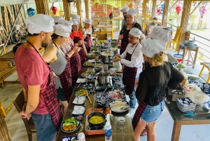 Хойан: местный рынок, водная прогулка на лодке-корзине и кулинарный мастер-класс