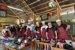 Хойан: местный рынок, водная прогулка на лодке-корзине и кулинарный мастер-класс