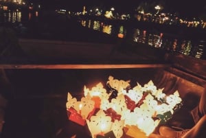 Hoi An: Gita notturna in barca sul fiume Hoai e lanterna galleggiante