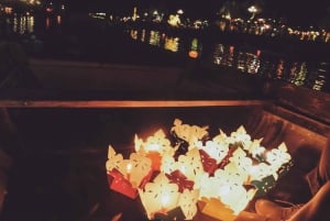 Hoi An: Passeio noturno de barco e lançamento de lanternas no rio Hoai