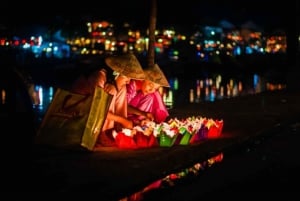 Hoi An: Gita notturna in barca e rilascio delle lanterne sul fiume Hoai