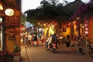 Hoi An: Night Food Tasting Small Group Tour
