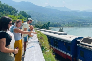 Hoi An: Privat bil til/fra Hue via mange attraktioner (envejs)