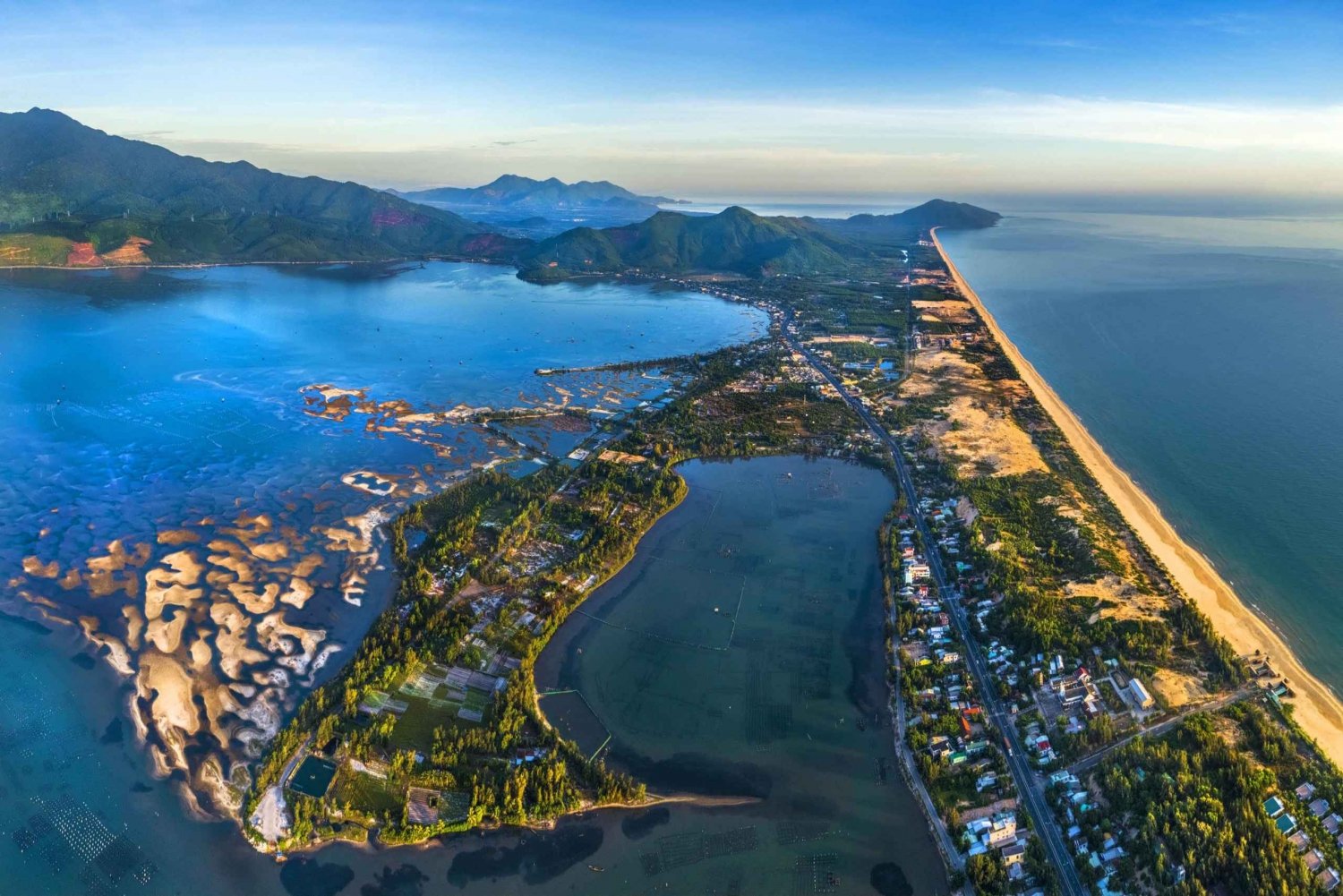 Hoi An: Prywatny samochód do/z Hue przez wiele atrakcji (w jedną stronę)