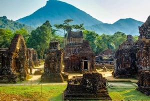 Hoi An: Prywatny samochód do/z Hue przez wiele atrakcji (w jedną stronę)