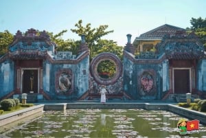 Hoi An: Sunset Basket Boat Ride with Dinner and Photos