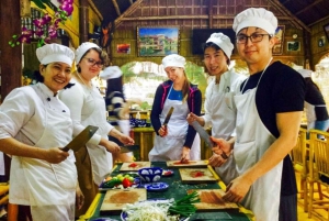 Hoi An: Sunset Cooking Class with Basket Boat Tour