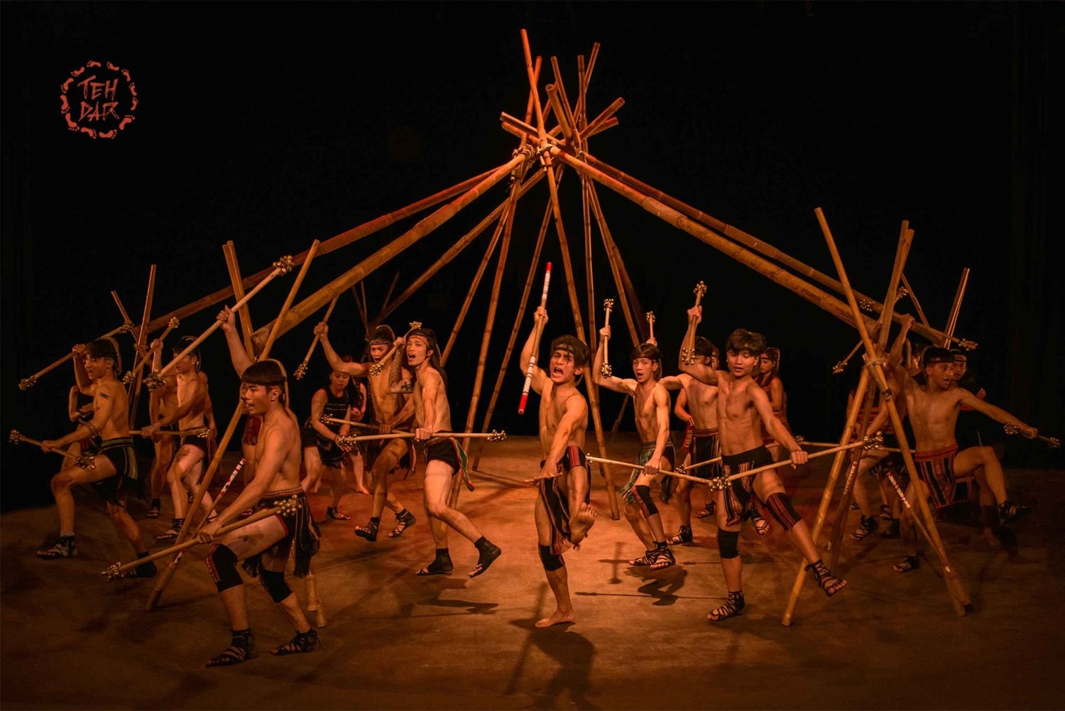 Hoi An: Il circo vietnamita di bambù Teh Dar al Lune Center