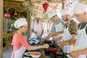 Hoi An: Aula de culinária tradicional e refeição com uma família local