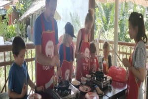 Hoi An: Corso di cucina tradizionale e pasto con una famiglia locale