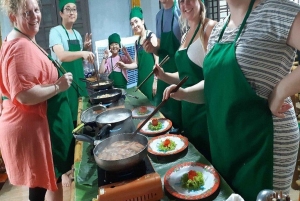 Hoi An: Traditional Cooking Class & meal with Local Family
