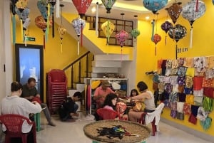 Die Laternenfrau: Traditioneller Laternenkurs in der Altstadt