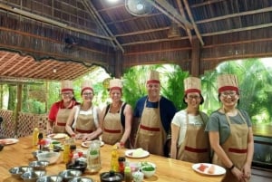 Hoi An: Vegetarian Cooking Class w Local Family and transfer