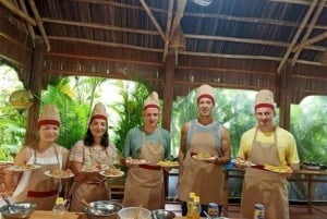 Hoi An: Vegetarian Cooking Class w Local Family and transfer