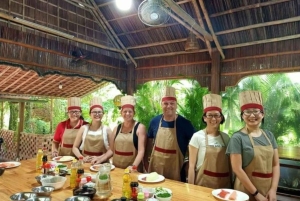 Hoi An: Vegetarian Cooking Class w Local Family and transfer