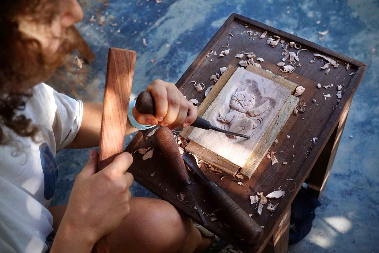Hoi An: Holzschnitzkurs mit einem Dorfmeister