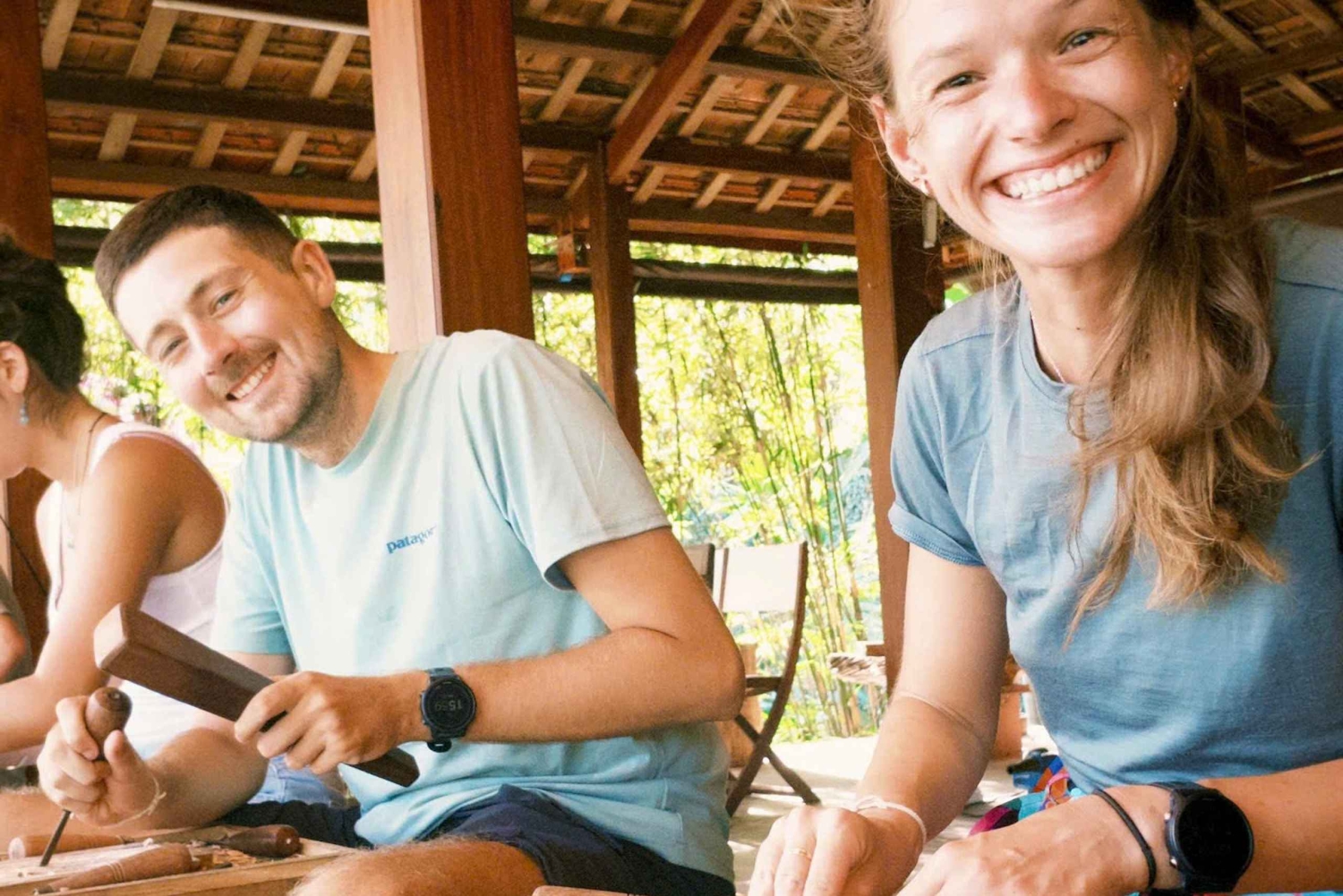 Hoi An: Holzschnitzkurs mit einem Dorfmeister