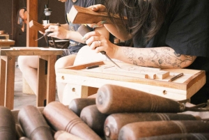 Hoi An: Holzschnitzkurs mit einem Dorfmeister