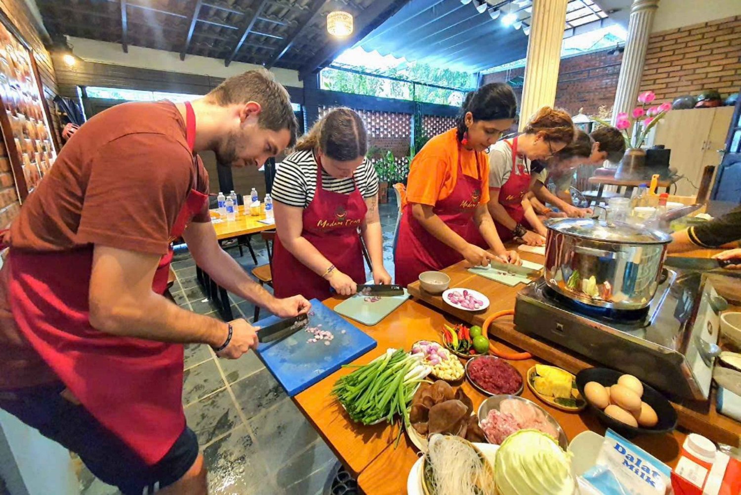 Home Cooking Class and Dinner with Local Chef in Hue City