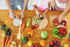 Dalat: Home Cooking Class with Central Market Tour