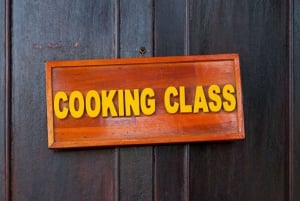Dalat: Home Cooking Class with Central Market Tour
