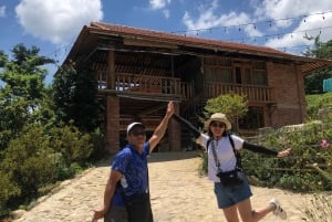 Hue: tour de día completo a A Luoi con almuerzo y guía