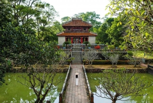 Tour di Hue in barca sul Fiume dei Profumi