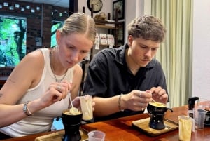 Hue: koffie met ei, zout en kokosnoot