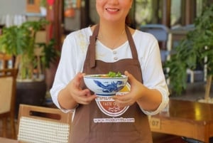 Hué : atelier de préparation de Bun Bo Huế – un voyage au cœur du patrimoine de Hué