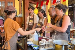 Hué : atelier de préparation de Bun Bo Huế – un voyage au cœur du patrimoine de Hué