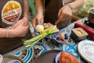 Hué : atelier de préparation de Bun Bo Huế – un voyage au cœur du patrimoine de Hué