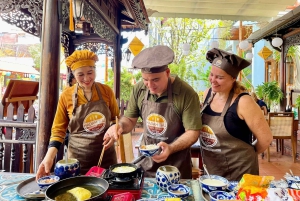 Hue City: Cyclo, Market Tour & Cooking Class at Madam Thu