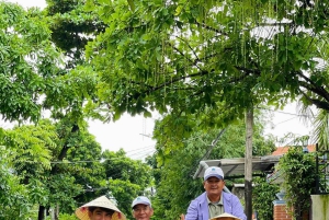 Hue City: Cyclo, Market Tour & Cooking Class at Madam Thu