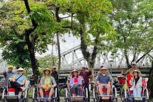 Hue City: Cyclo, Market Tour & Cooking Class at Madam Thu