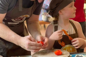 Hue City: Cyclo, Market Tour & Cooking Class at Madam Thu