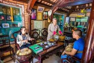 Clase de cocina en una casa con jardín y paseo en bici por el campo en Hue