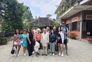 Clase de cocina en una casa con jardín y paseo en bici por el campo en Hue