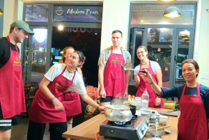 Cours de cuisine à Huế avec une famille locale et expérience pratique