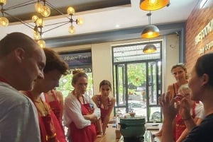 Cours de cuisine à Huế avec une famille locale et expérience pratique