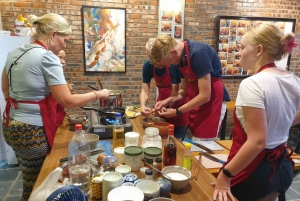 Cours de cuisine à Huế avec une famille locale et expérience pratique