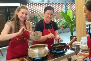 Cours de cuisine à Huế avec une famille locale et expérience pratique