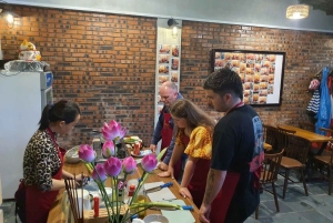 Cours de cuisine à Huế avec une famille locale et expérience pratique