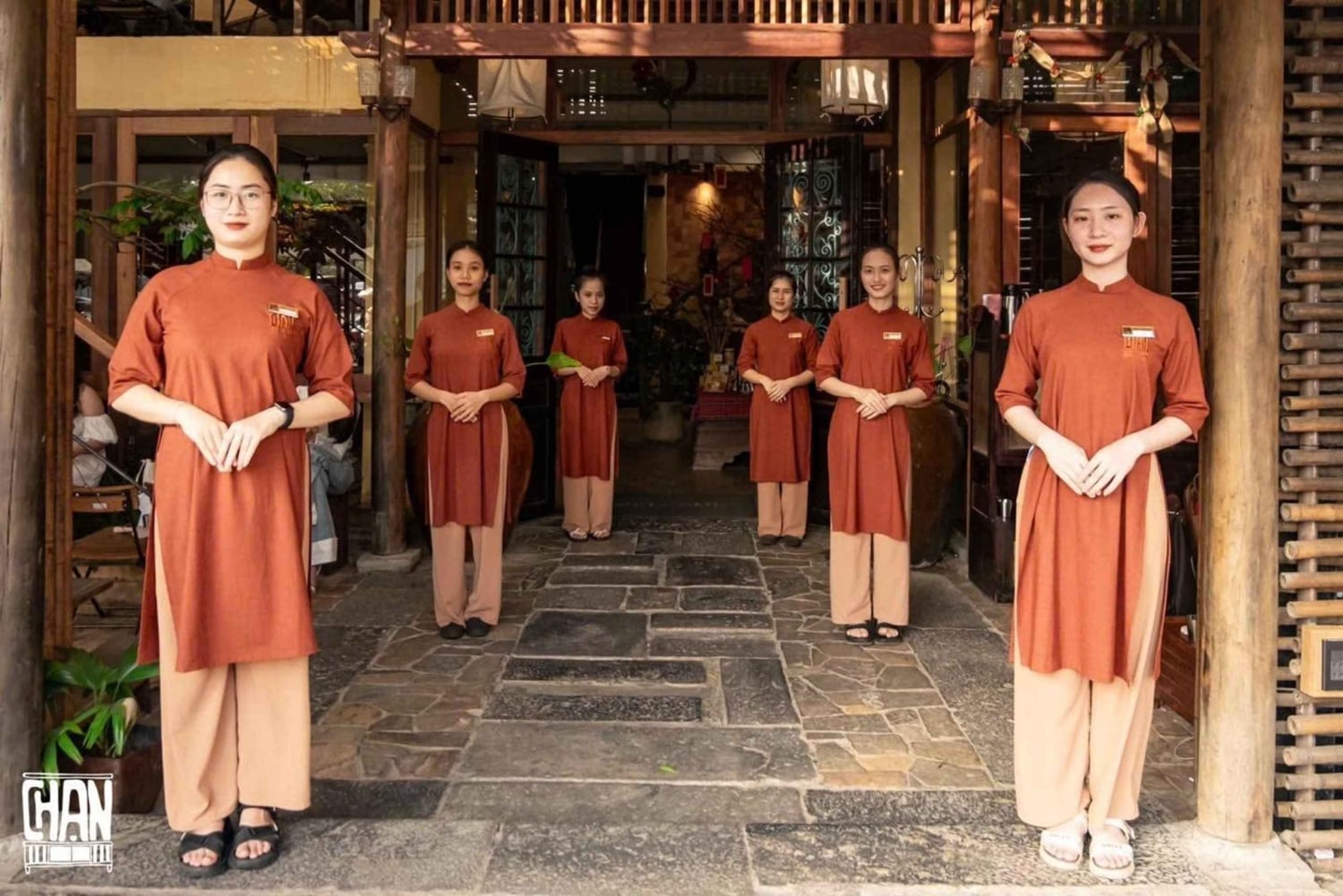 Passeio de um dia por Hue num comboio panorâmico – Almoço real de Hue e café com sal