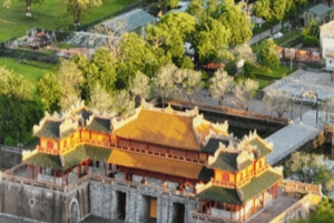 Passeio de um dia por Hue num comboio panorâmico – Almoço real de Hue e café com sal