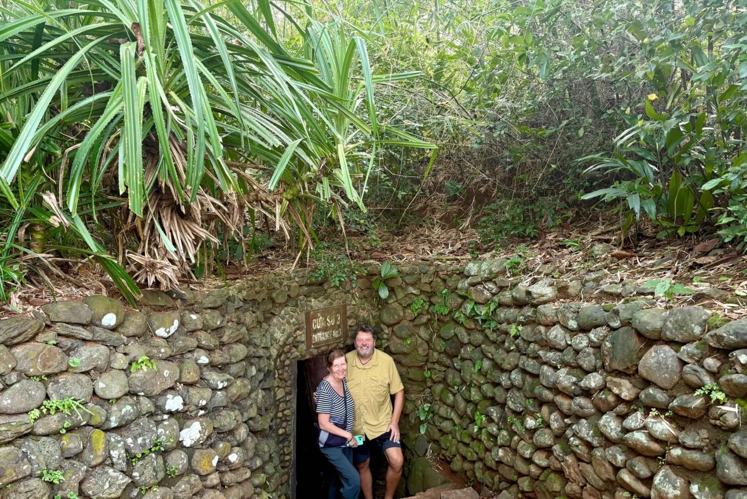 Hue: DMZ Tour de medio día en coche privado a los Túneles de Vinh Moc